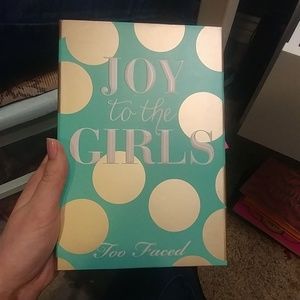 Limited edition Too Faced Joy to the Girls
